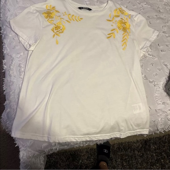 Shein T-Shirt - Picture 2 of 2